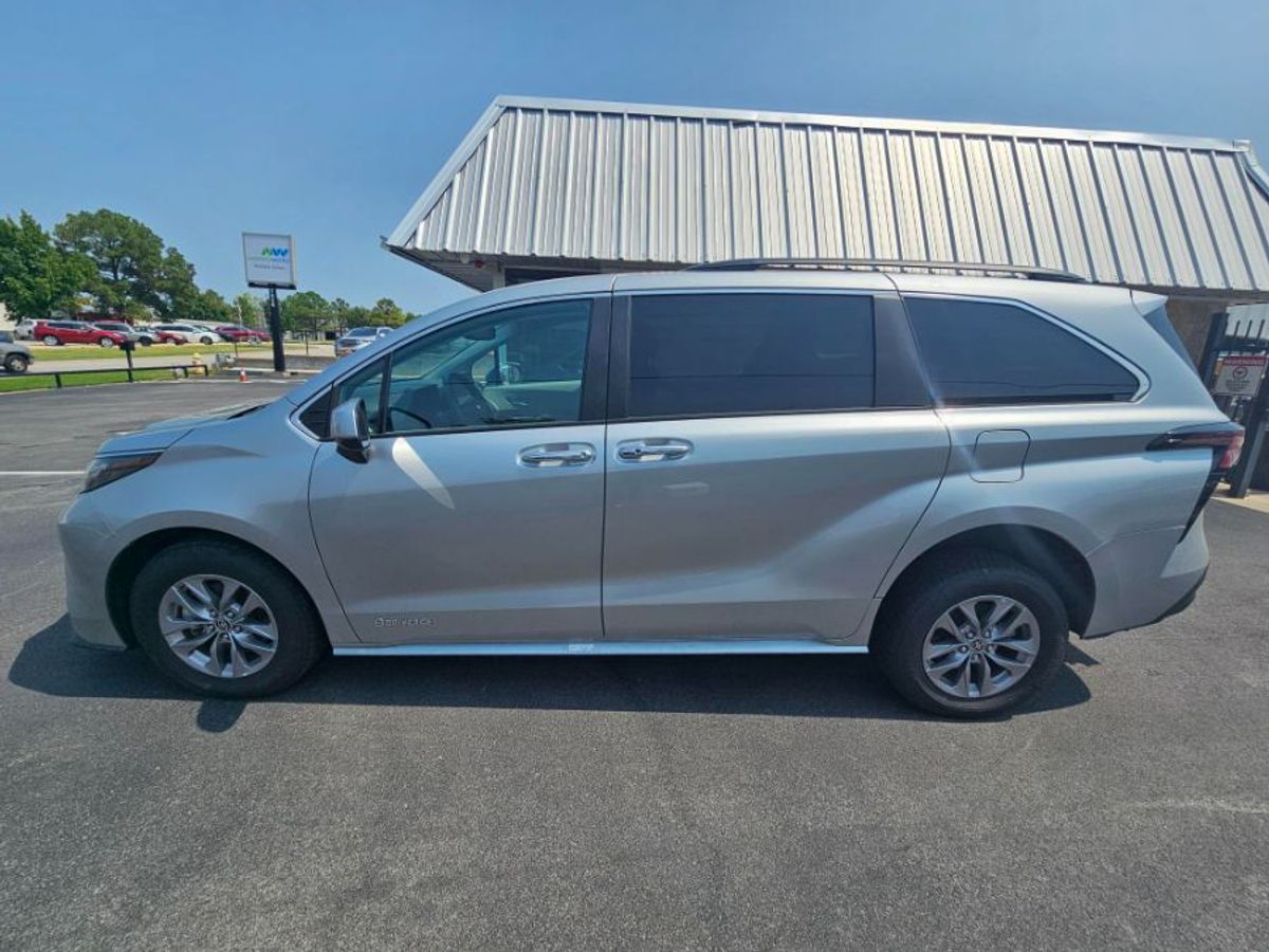 2024 TOYOTA SIENNA - Image 3