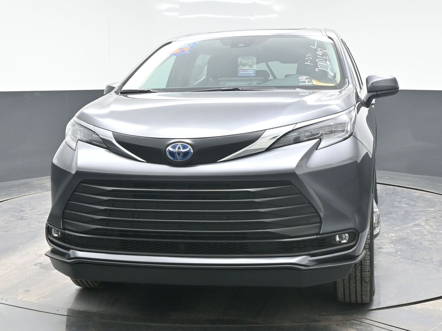 New 2025 Toyota Sienna Hybrid XLE Plus - BraunAbility Side Entry Entry Fold Out Automatic Ramp