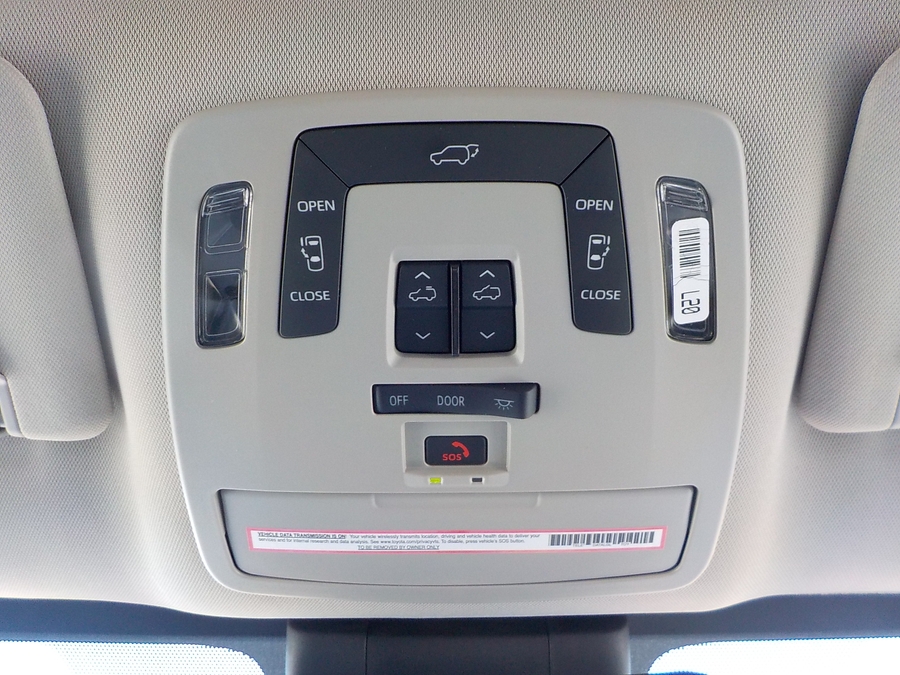 Black Toyota Sienna image number 38
