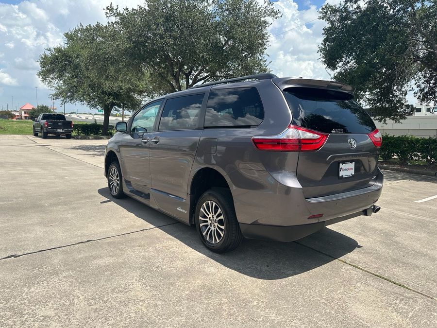 Used 2019 Toyota Sienna XLE Base - VMI Side Entry Entry In Floor Automatic Ramp