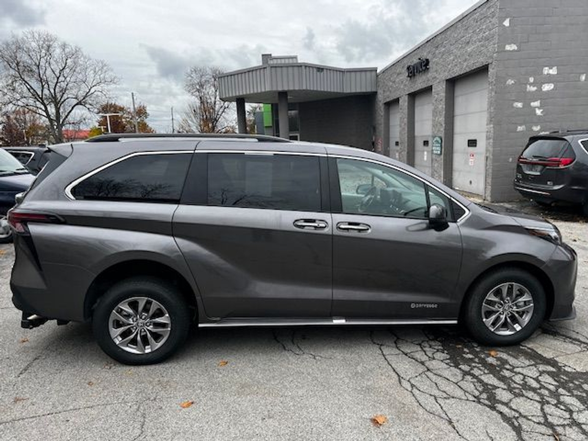 2024 TOYOTA SIENNA - Image 3