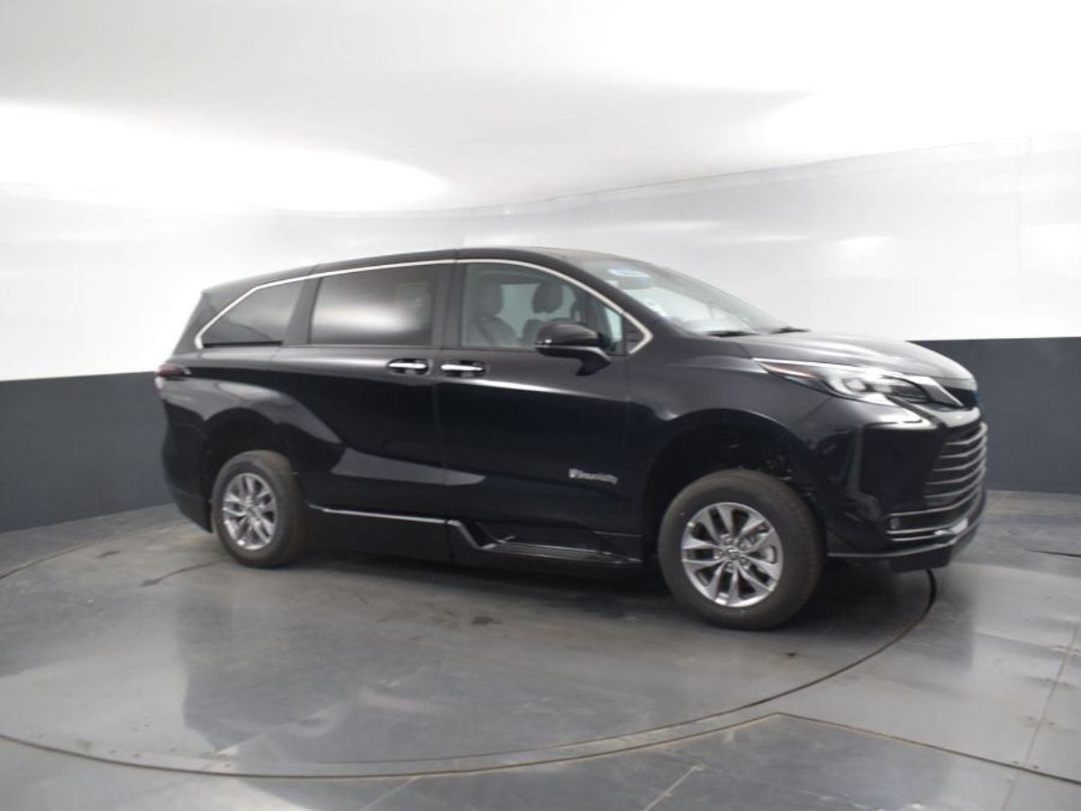 2025 TOYOTA SIENNA - Image 18