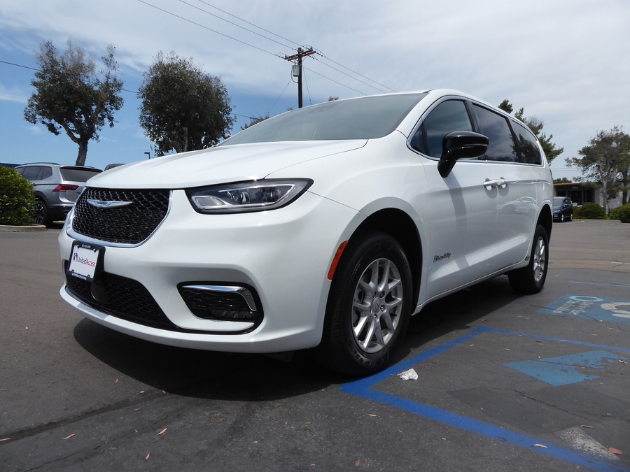 Used 2025 Chrysler Pacifica Select Safety - BraunAbility Rear Entry Fold Out Manual Ramp