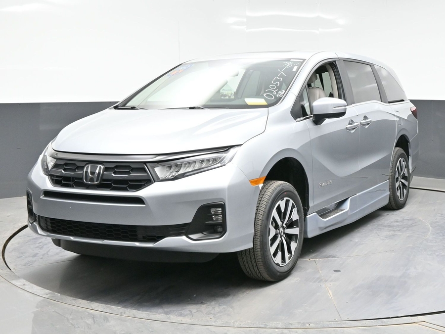 Silver Honda Odyssey image number 1