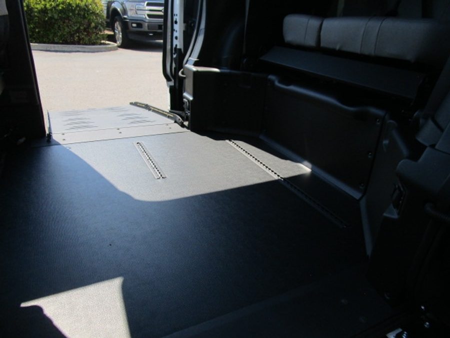 New 2025 Toyota Sienna Hybrid XLE Base - BraunAbility Side Entry Entry Fold Out Automatic Ramp