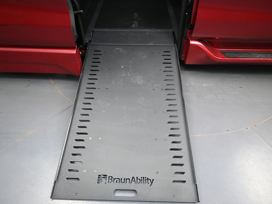 New 2026 Toyota Sienna Hybrid XSE Sport - BraunAbility Side Entry In Floor Automatic Ramp