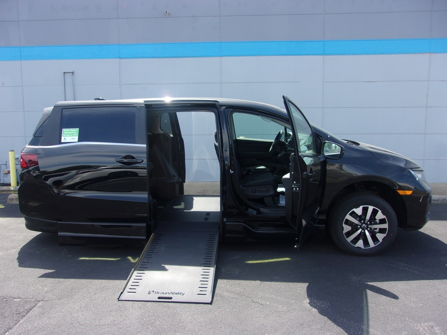 Black Honda Odyssey with Side Entry Automatic In Floor ramp
