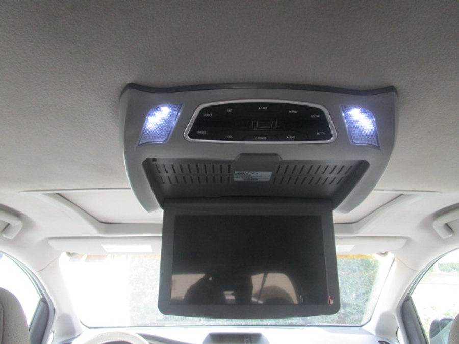 Used 2014 Toyota Sienna XLE - BraunAbility Side Entry Fold Out Automatic Ramp