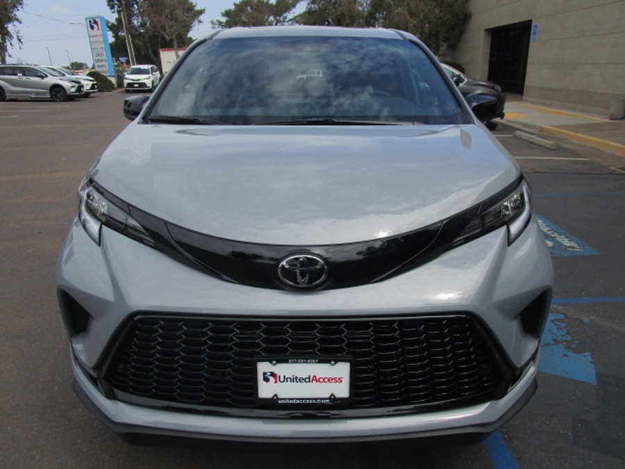 New 2026 Toyota Sienna Hybrid XSE Sport - BraunAbility Side Entry In Floor Automatic Ramp