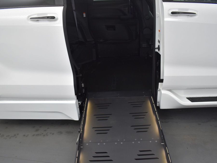 New 2025 Toyota Sienna Hybrid XSE Sport - BraunAbility Side Entry Entry Fold Out Automatic Ramp