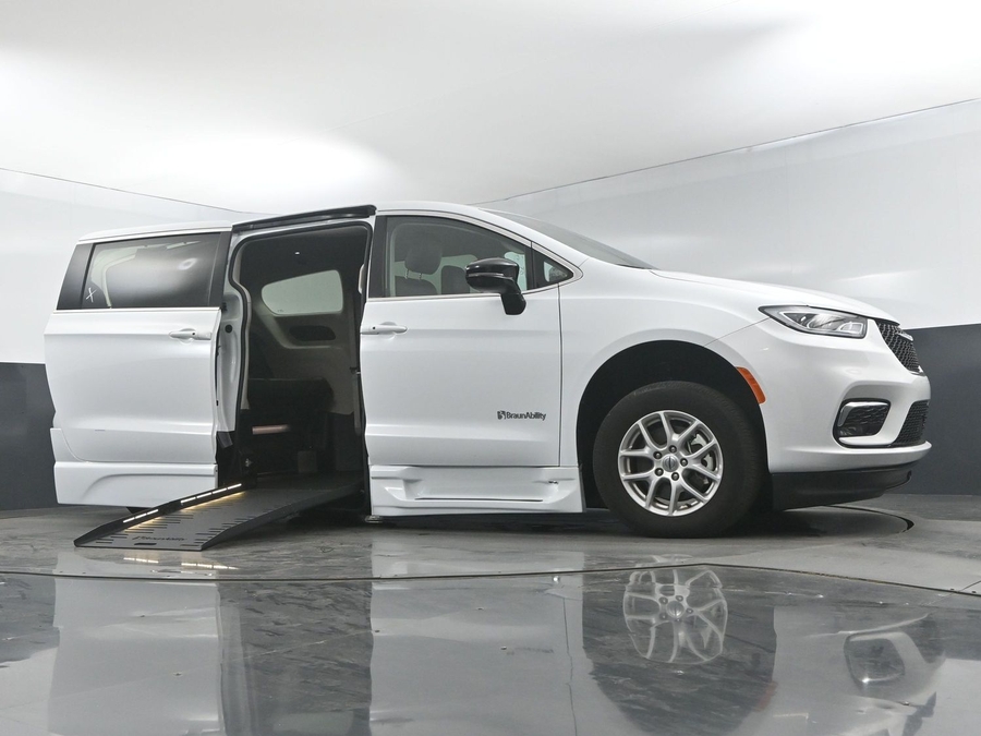 Used 2024 Chrysler Pacifica Touring L - BraunAbility Side Entry Entry Fold Out Automatic Ramp
