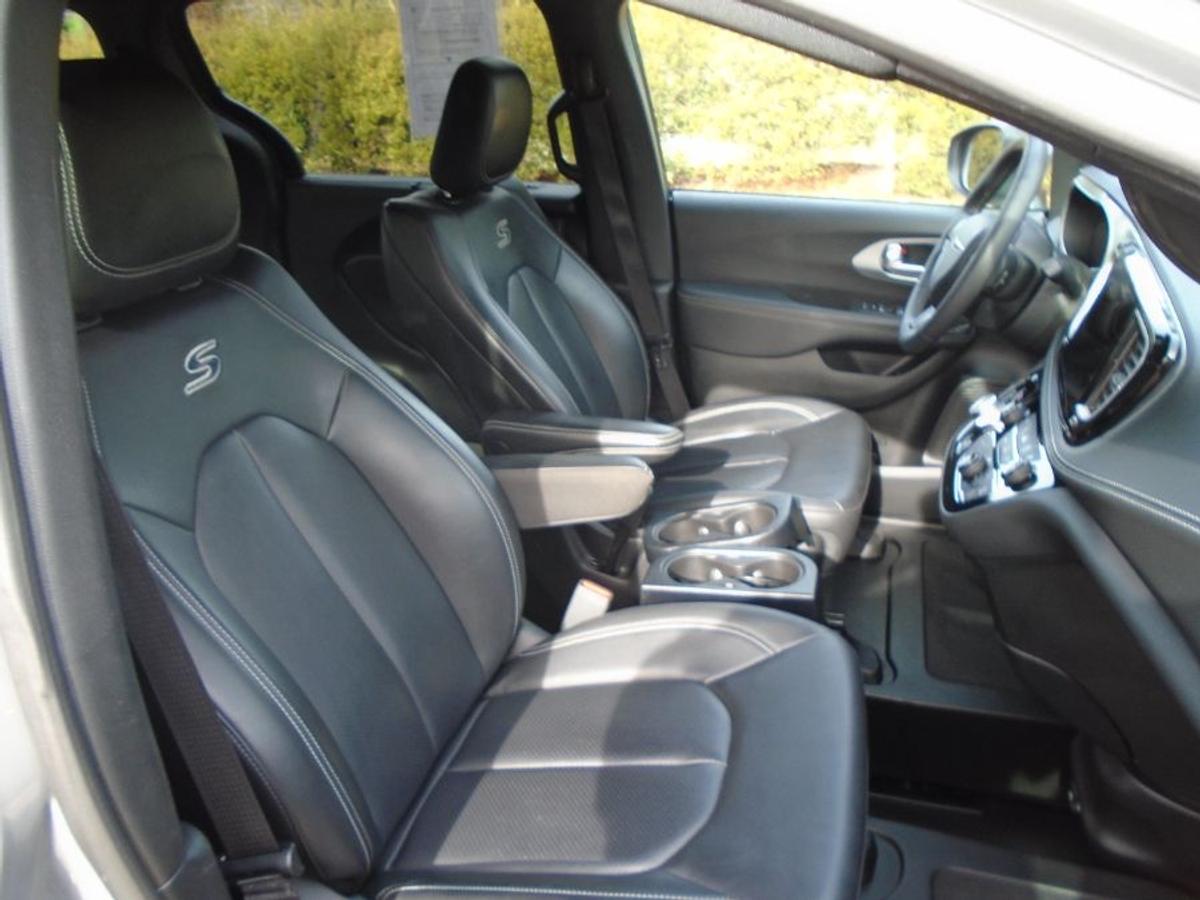 2023 CHRYSLER PACIFICA - Image 13