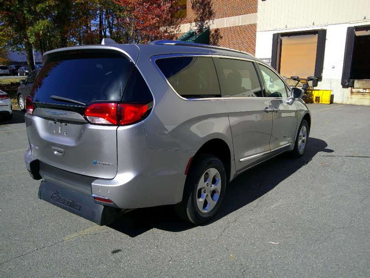 2018 CHRYSLER PACIFICA - Image 11