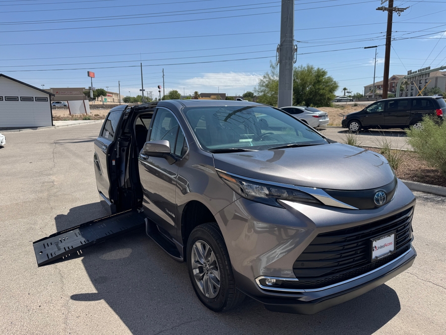 Used 2024 Toyota Sienna Hybrid XLE - BraunAbility Side Entry Entry Fold Out Automatic Ramp