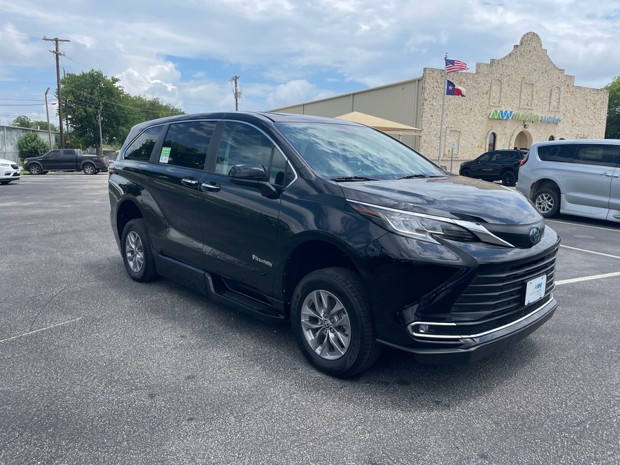 2023 Toyota Sienna XLE - Photo 8