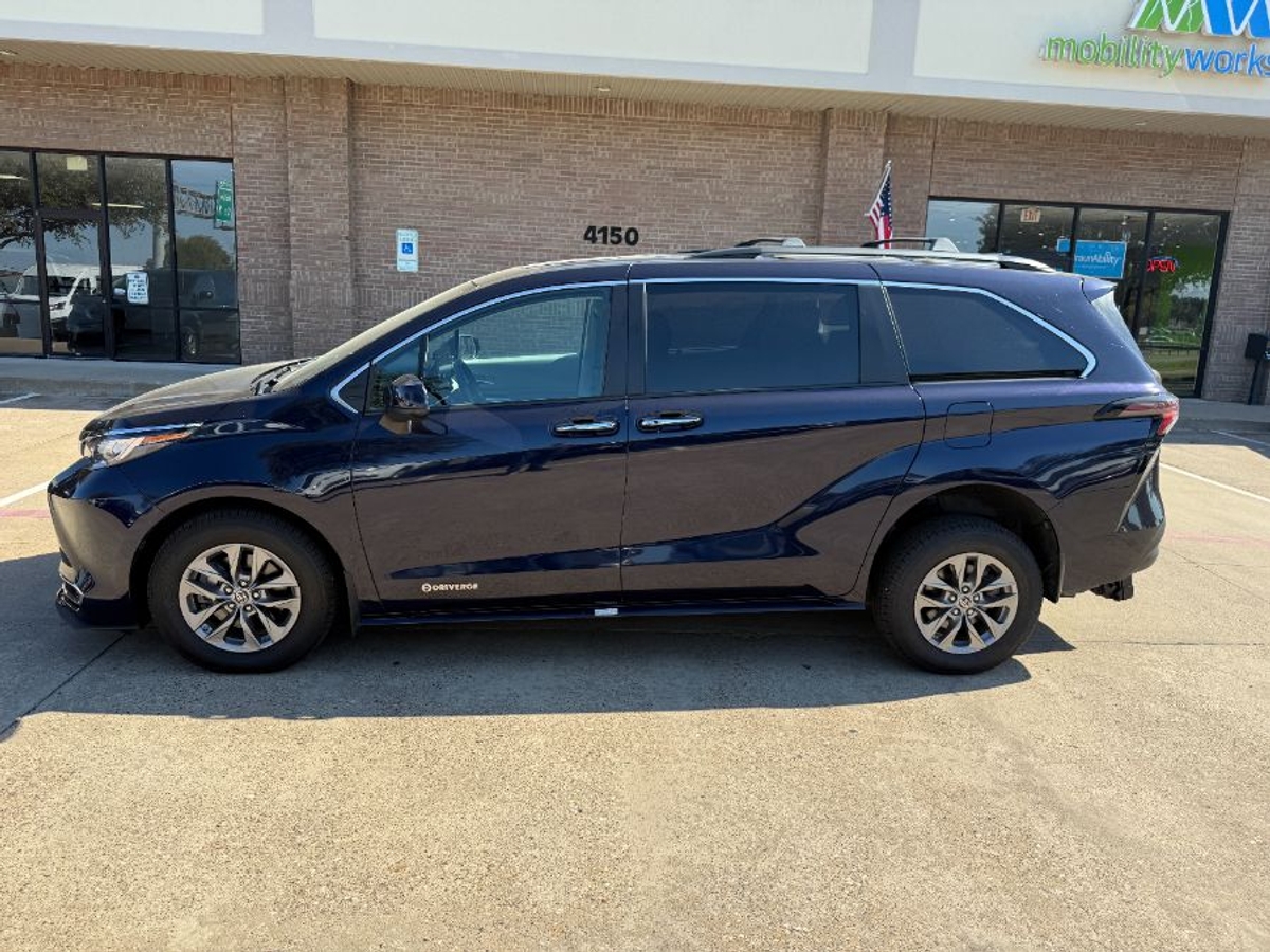 2023 TOYOTA SIENNA - Image 3