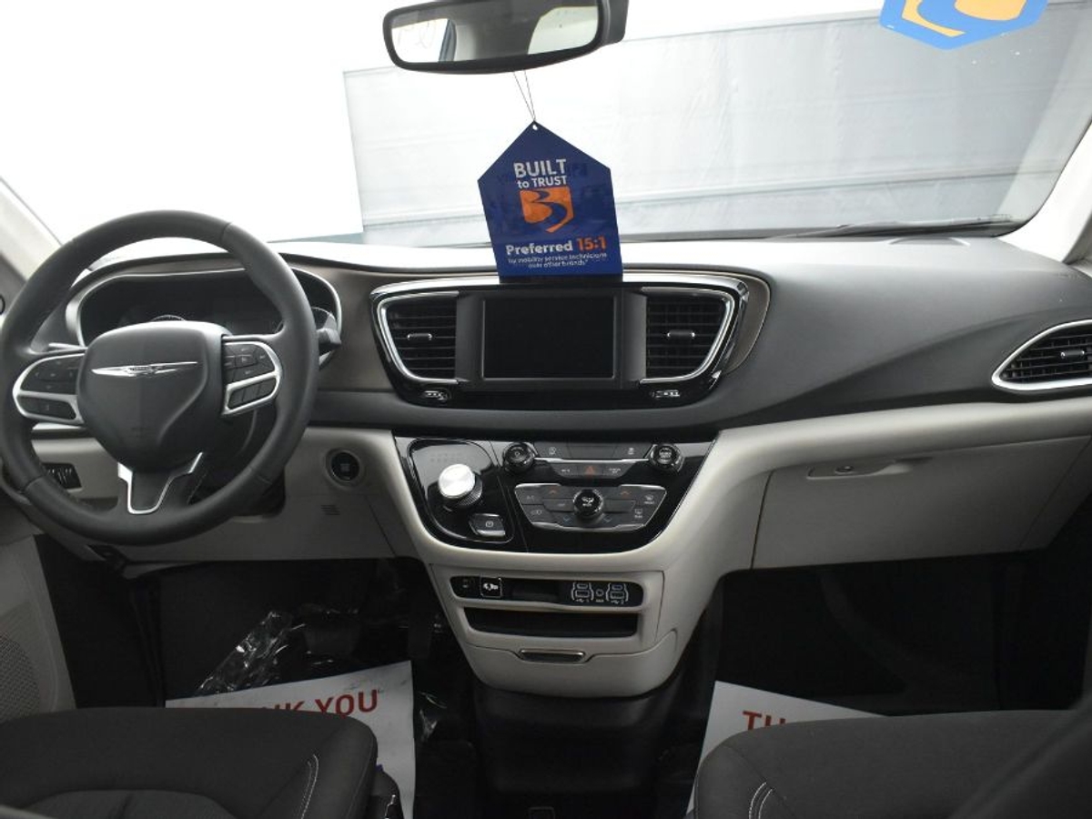 2023 CHRYSLER VOYAGER - Image 13