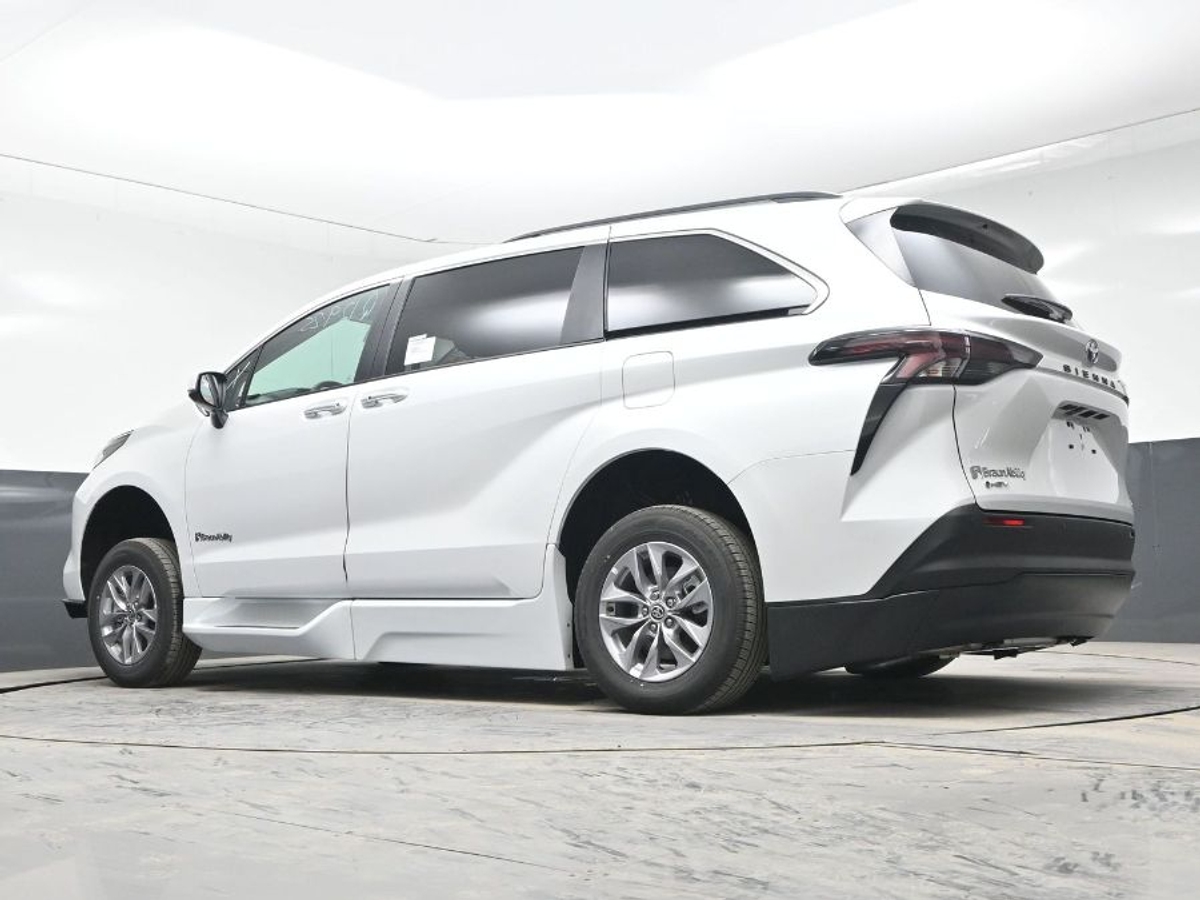 2025 TOYOTA SIENNA - Image 21