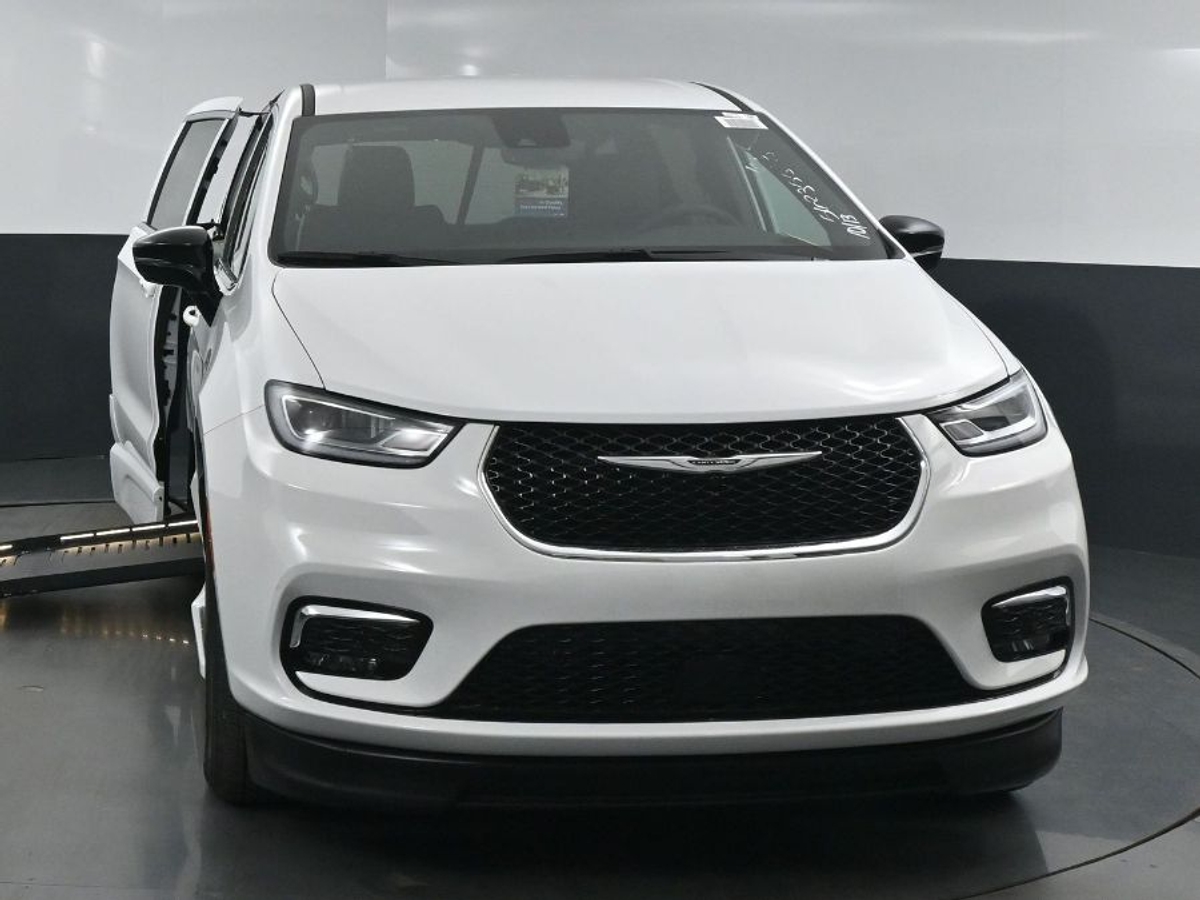 2025 CHRYSLER PACIFICA - Image 2