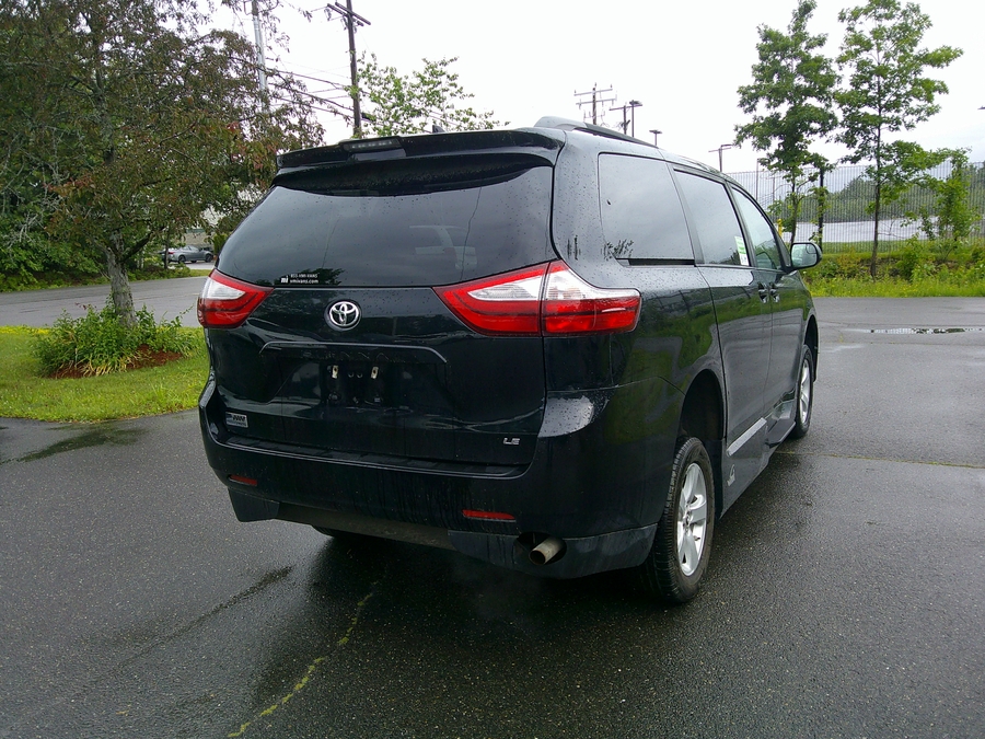 Black Toyota Sienna image number 7