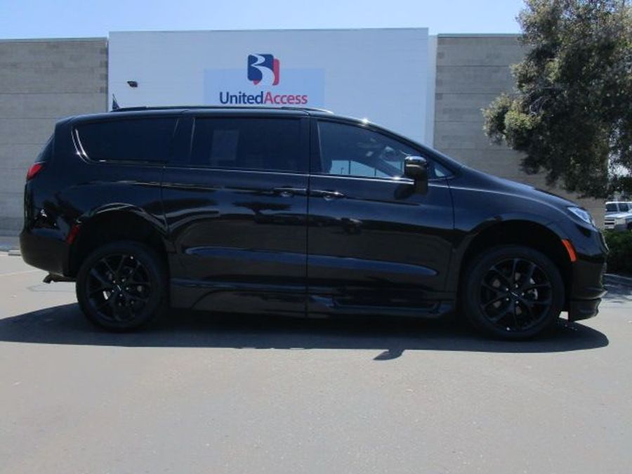 Used 2023 Chrysler Pacifica Touring L - BraunAbility Side Entry Entry Fold Out Automatic Ramp