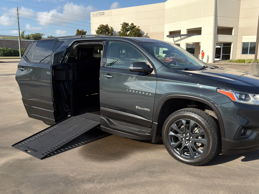 Used 2021 Chevrolet Traverse 2LT - BraunAbility Side Entry In Floor Automatic Ramp