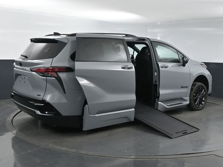 New 2025 Toyota Sienna Hybrid XSE Sport - BraunAbility Side Entry Entry In Floor Automatic Ramp