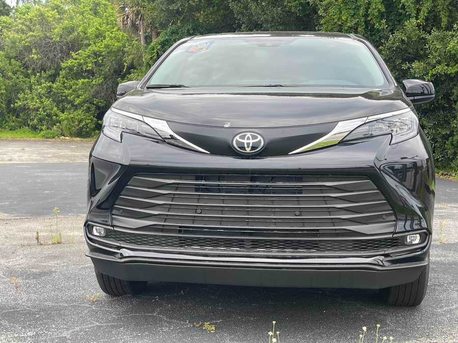 Black Toyota Sienna with Side Entry Automatic In Floor ramp