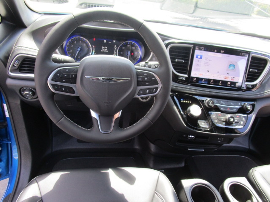 New 2026 Chrysler Pacifica Select Safety - BraunAbility Side Entry Entry Fold Out Automatic Ramp