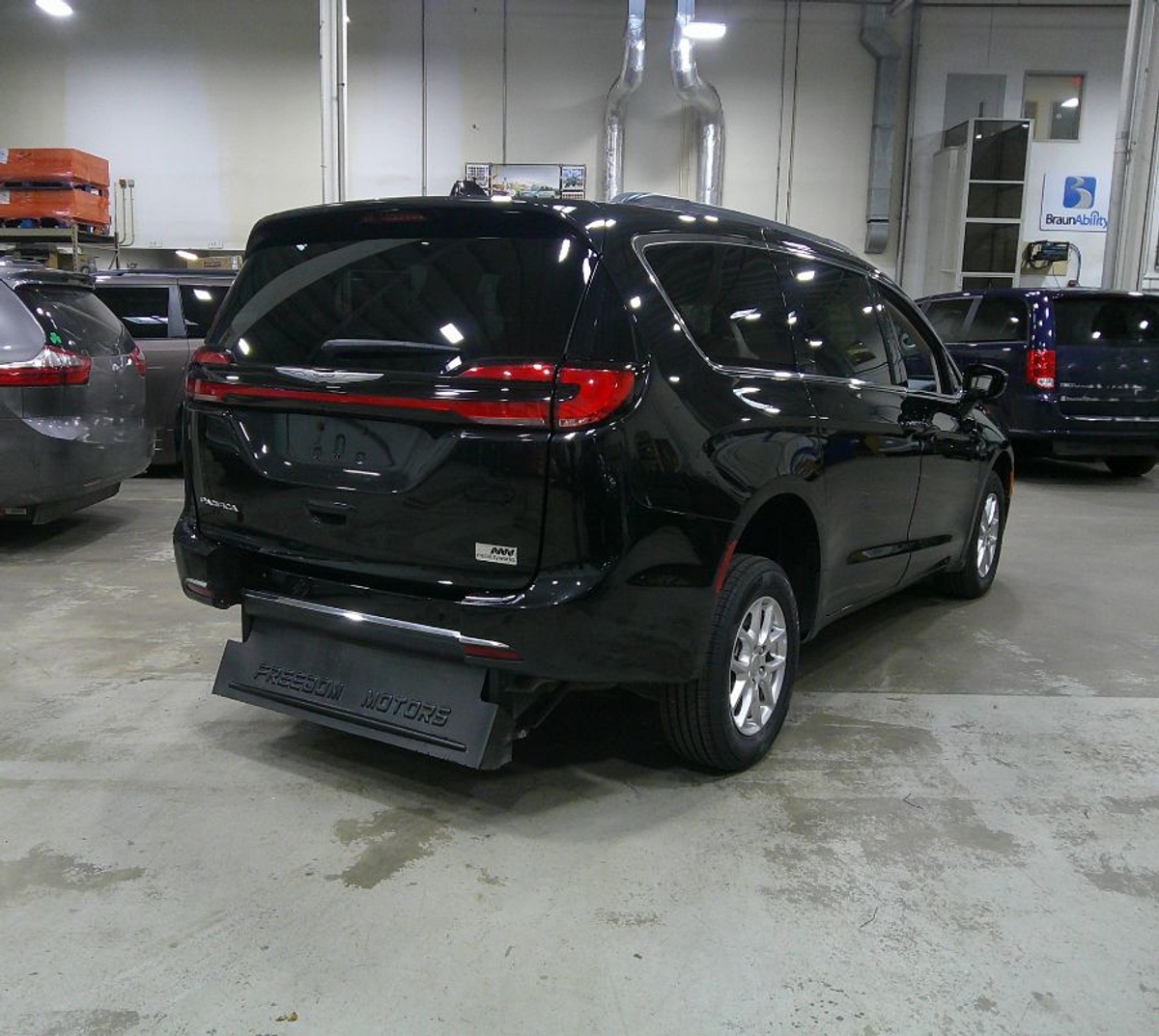 2022 CHRYSLER PACIFICA - Image 9