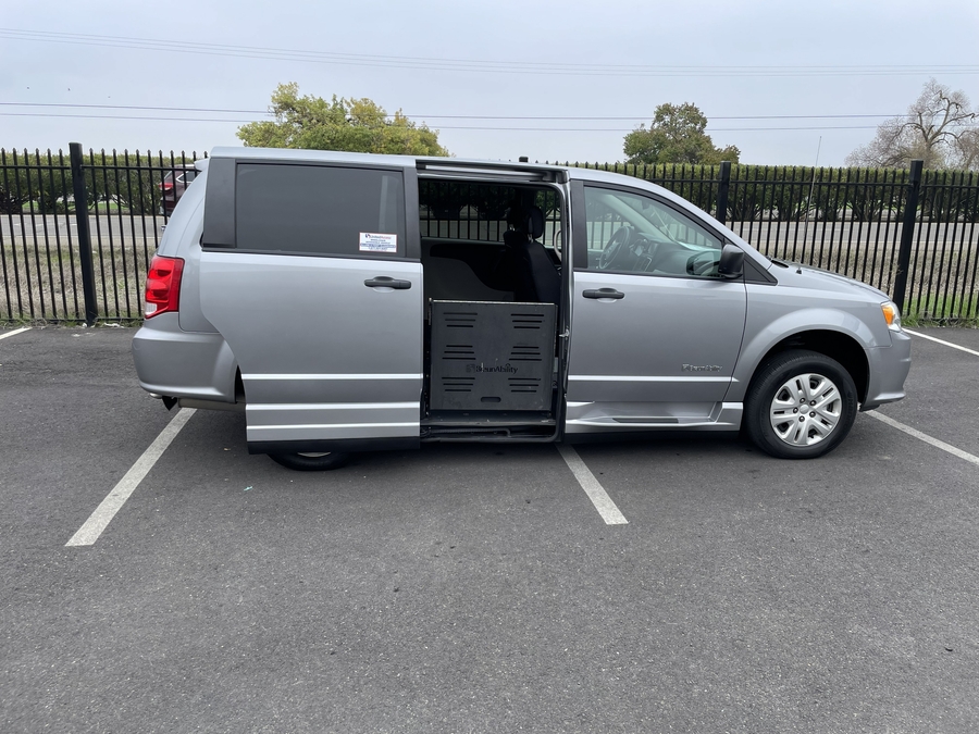 Used 2019 Dodge Grand Caravan SE - BraunAbility Side Entry Entry Fold Out Automatic Ramp