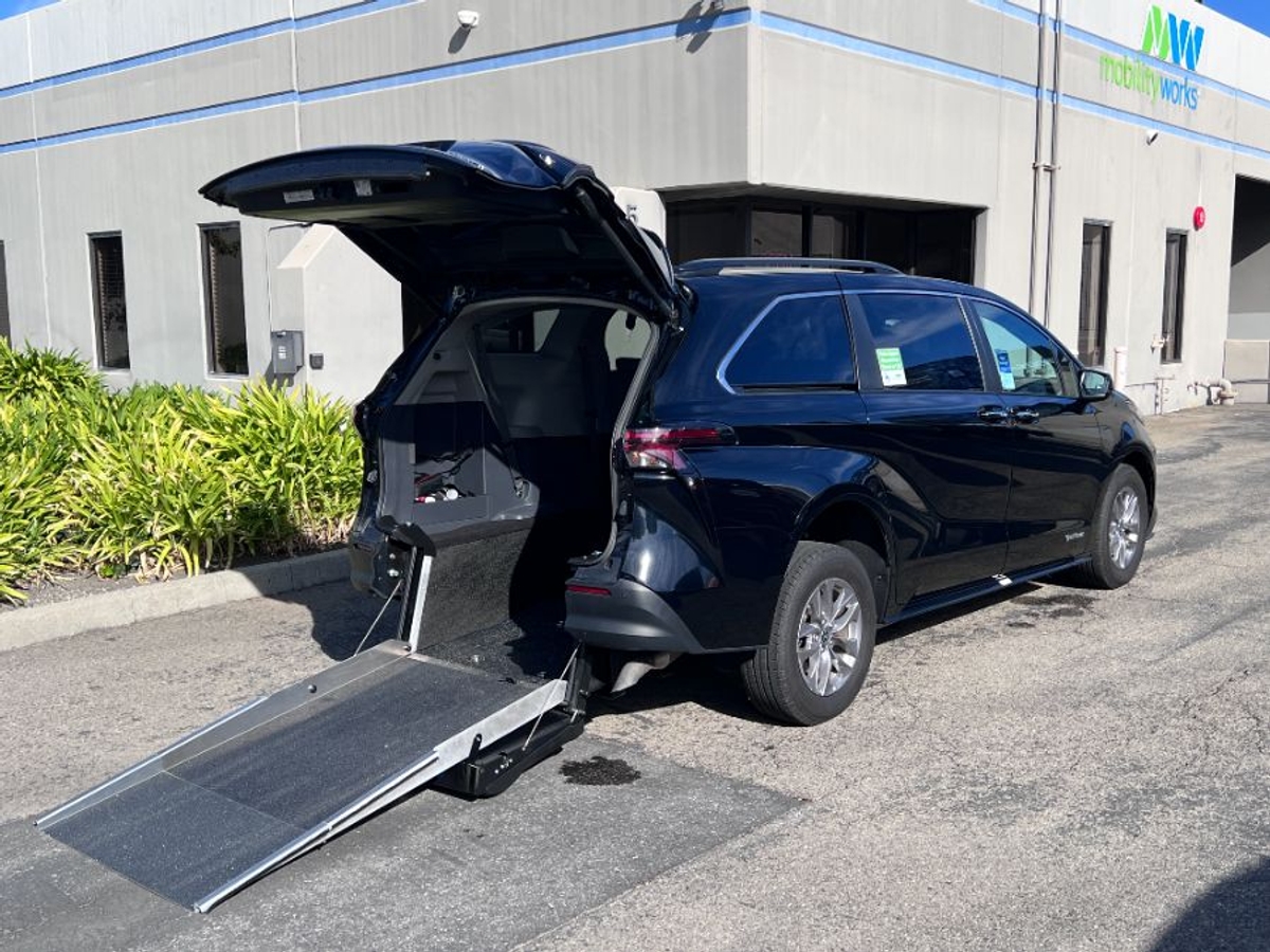 2024 TOYOTA SIENNA - Image 7