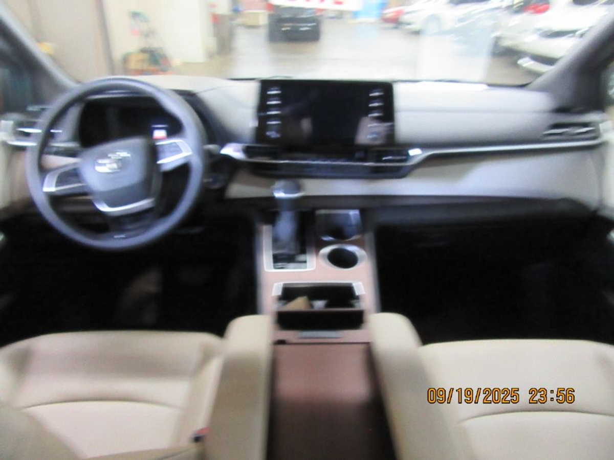 2024 TOYOTA SIENNA - Image 6
