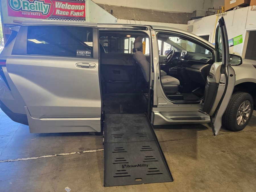 Used 2022 Toyota Sienna Hybrid LE - BraunAbility Side Entry Entry Fold Out Automatic Ramp