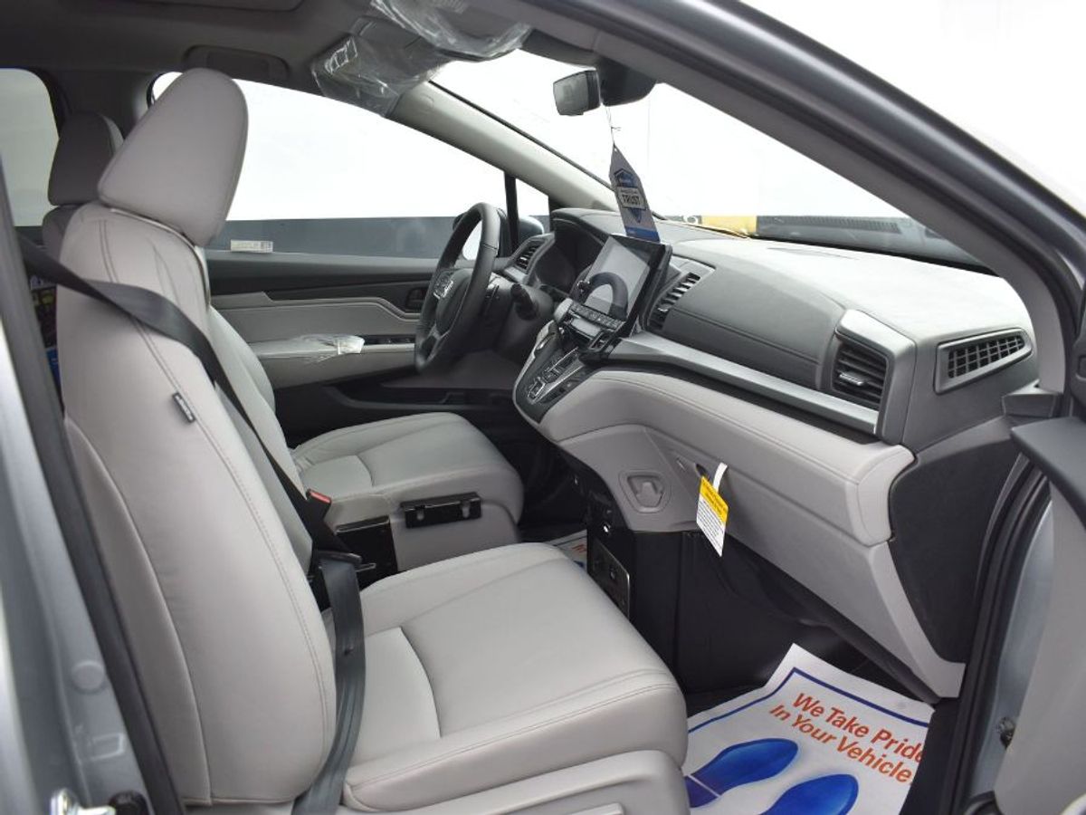 2024 Honda Odyssey EX-L - Photo 13