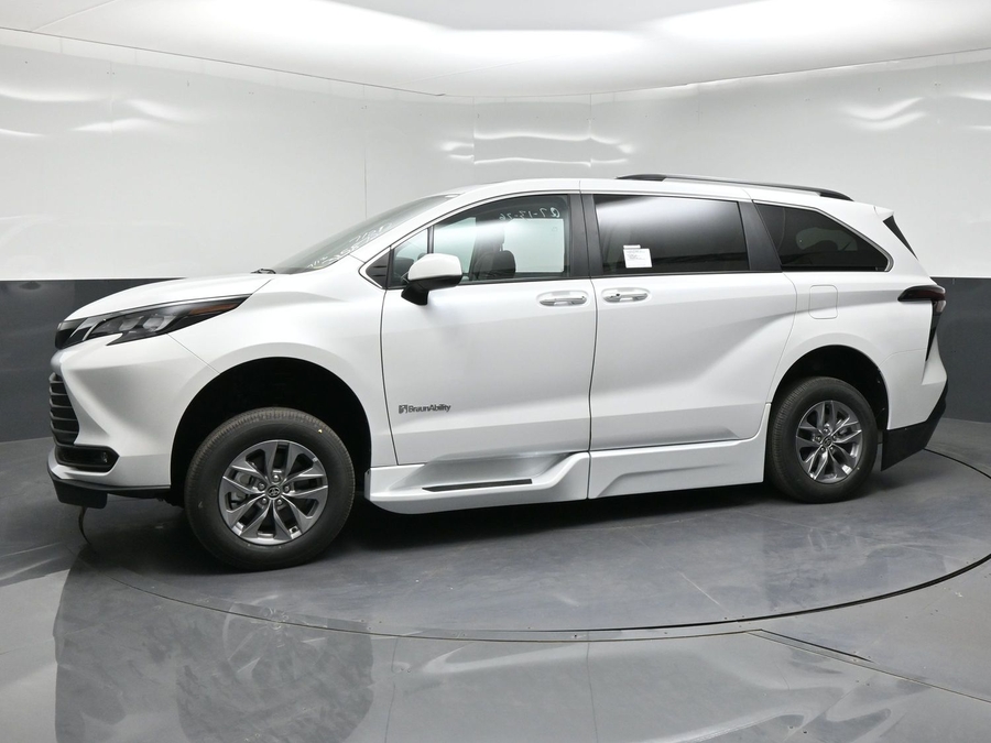 White Toyota Sienna with Side Entry Automatic Fold Out ramp