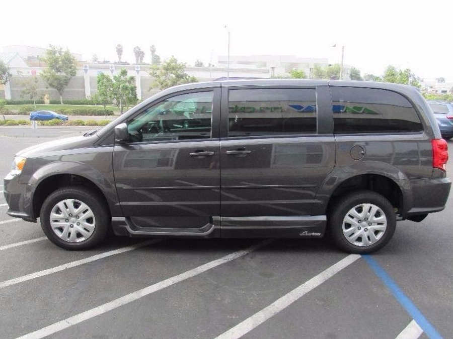 Grey Dodge Grand Caravan image number 1