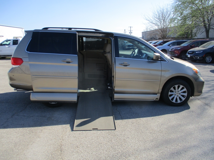 Gold Honda Odyssey image number 7