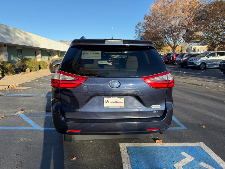 Used 2020 Toyota Sienna XLE Base - BraunAbility Side Entry Entry Fold Out Automatic Ramp