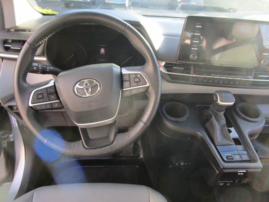 Used 2024 Toyota Sienna Hybrid XLE Base - BraunAbility Side Entry Entry Fold Out Automatic Ramp