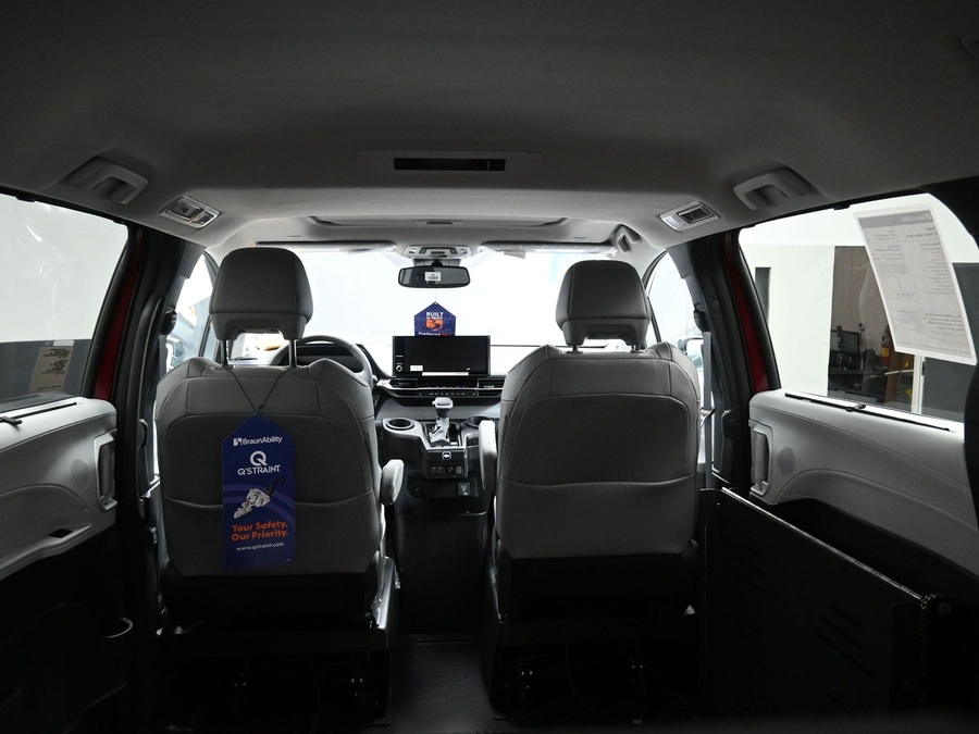 New 2025 Toyota Sienna Hybrid XLE Plus - BraunAbility Side Entry Entry Fold Out Automatic Ramp