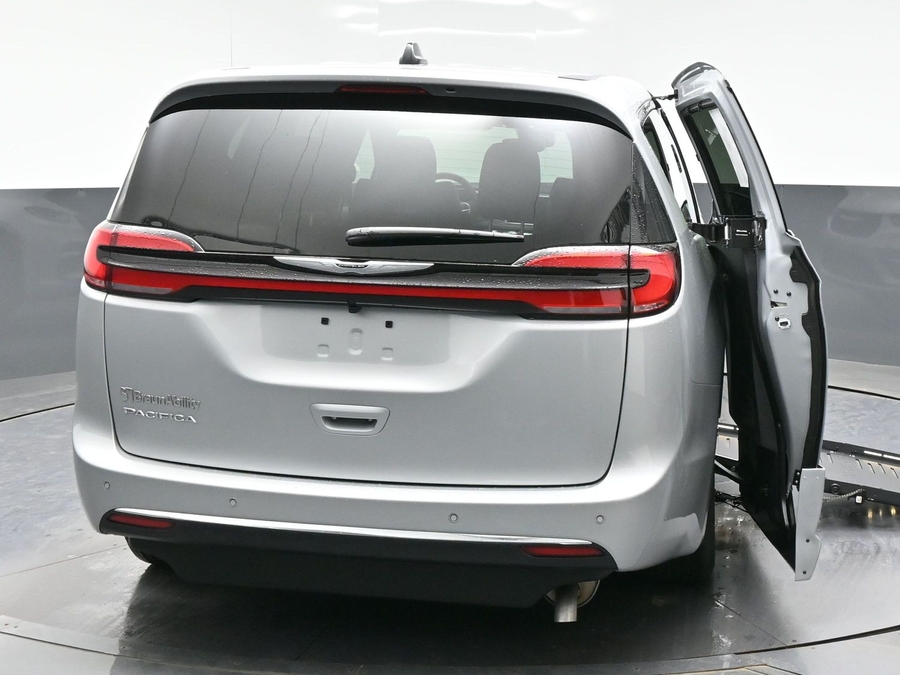 New 2026 Chrysler Pacifica Select Safety - BraunAbility Side Entry Entry Fold Out Automatic Ramp