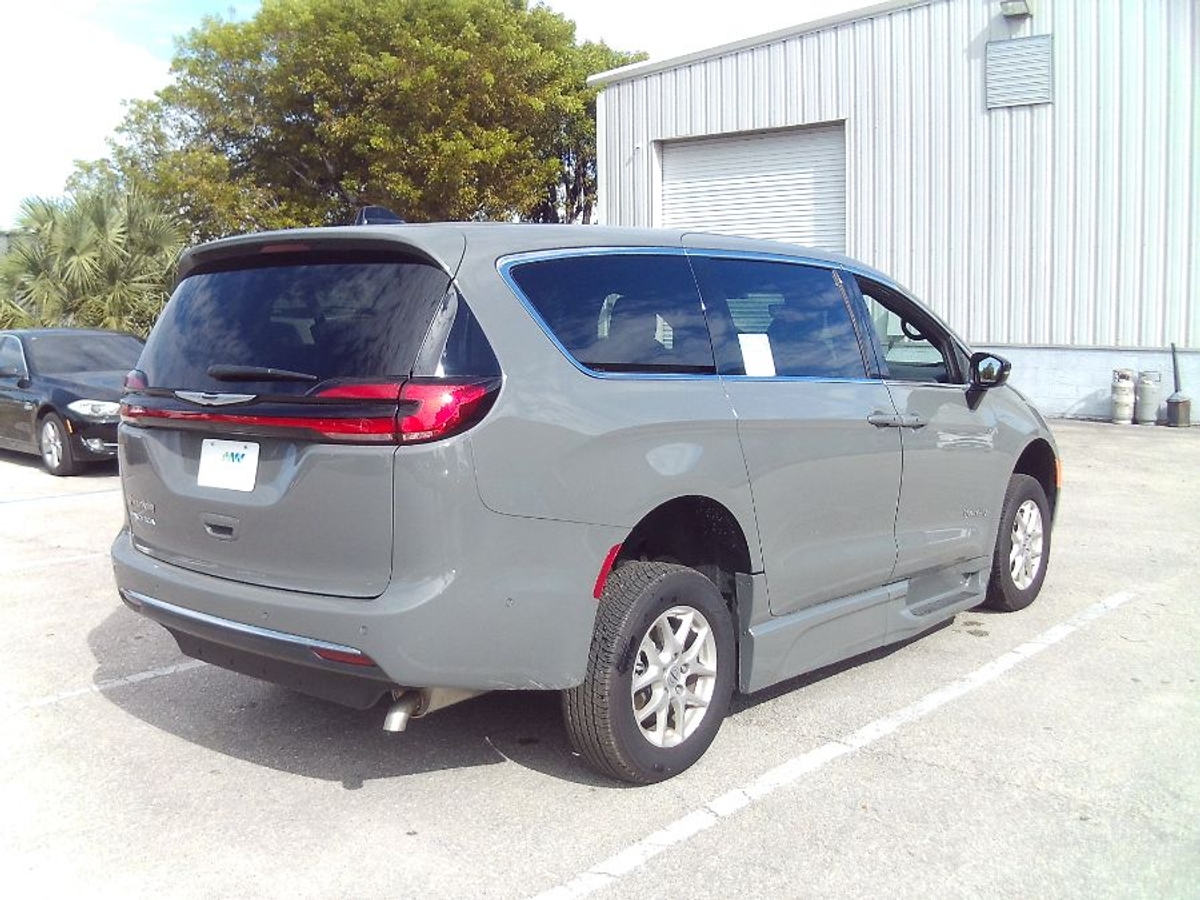 2025 CHRYSLER PACIFICA - Image 7