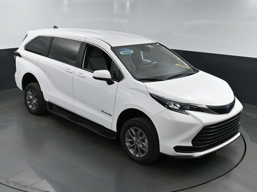 New 2025 Toyota Sienna Hybrid LE - BraunAbility Commercial Rear Entry Entry Fold Out Manual Ramp