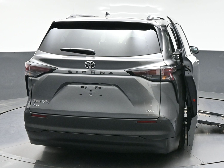 New 2026 Toyota Sienna Hybrid XLE Add - BraunAbility Side Entry Entry Fold Out Automatic Ramp