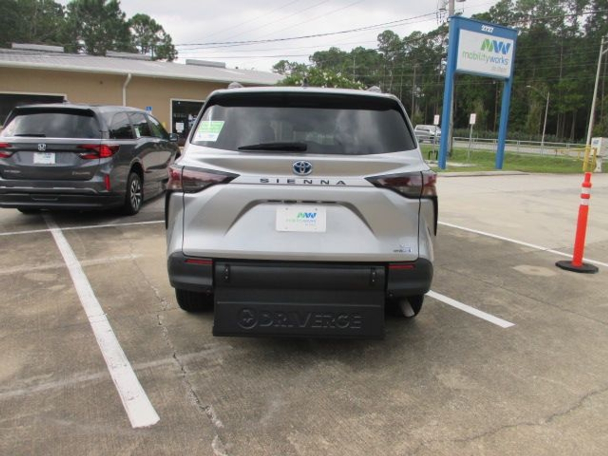 2024 TOYOTA SIENNA - Image 6