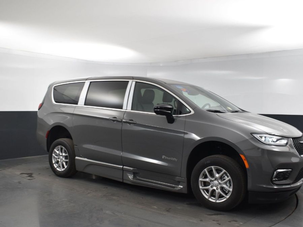 2025 CHRYSLER PACIFICA - Image 11