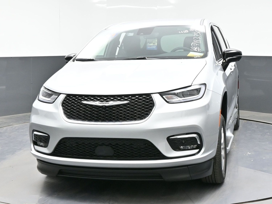 Silver Chrysler Pacifica image number 1