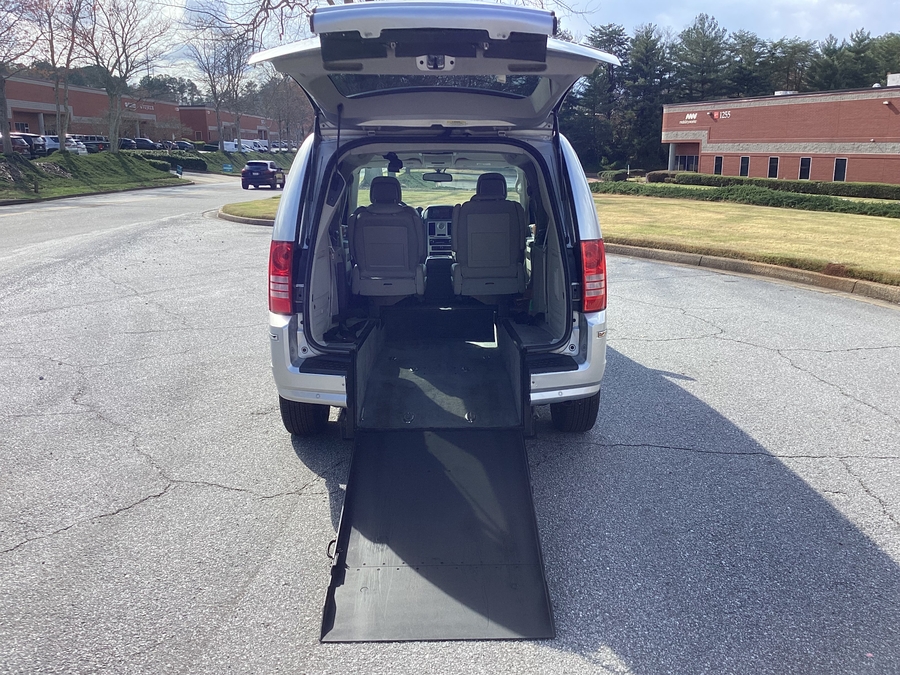  Chrysler Town and Country image number 6