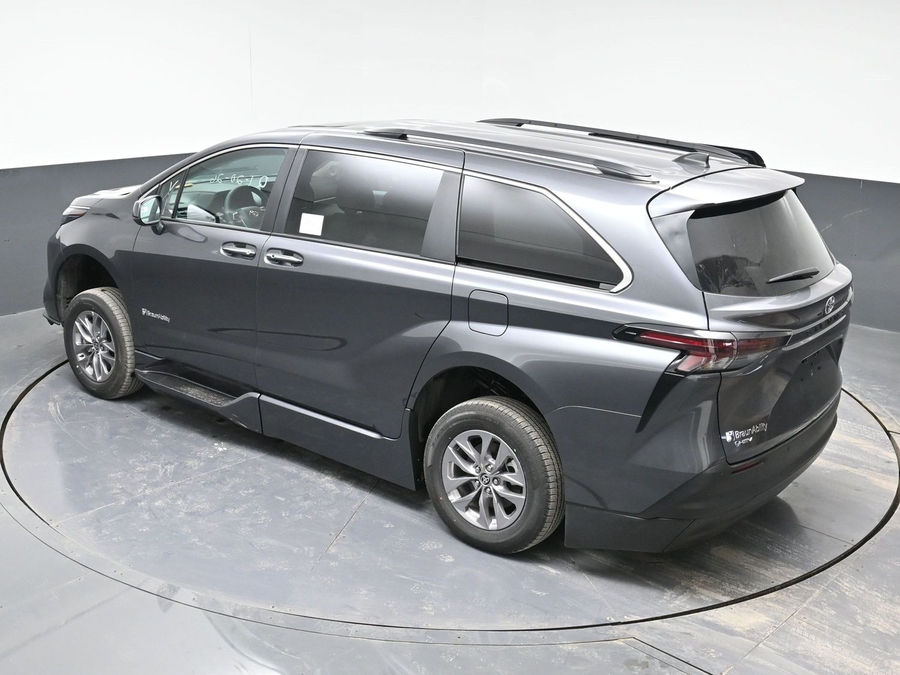 New 2025 Toyota Sienna Hybrid XLE Plus - BraunAbility Side Entry Entry Fold Out Automatic Ramp